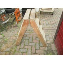 mooie houten dubbelzijdige trap
