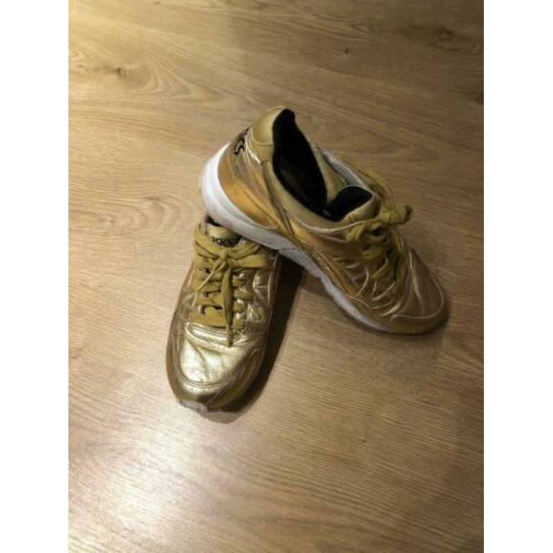 Asics gouden sneaker