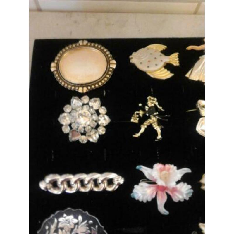 Broches
