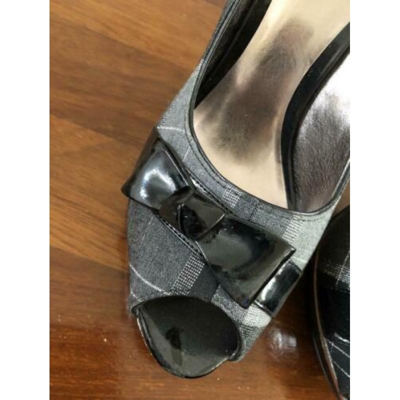 M031 Zwart met grijs geruite nieuwe hakken/ pumps maat 39