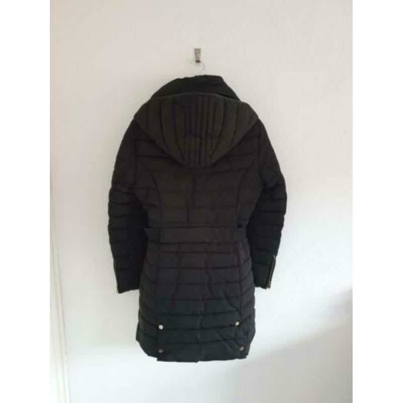 Esprit zwarte winterjas met afritsbare bontkraag en capuchon