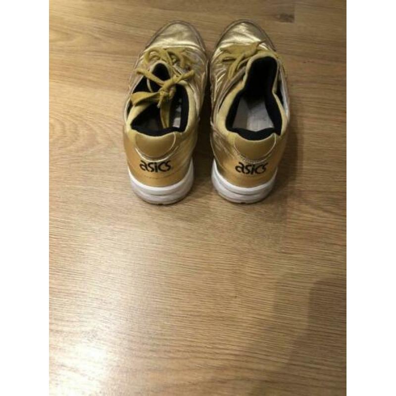 Asics gouden sneaker