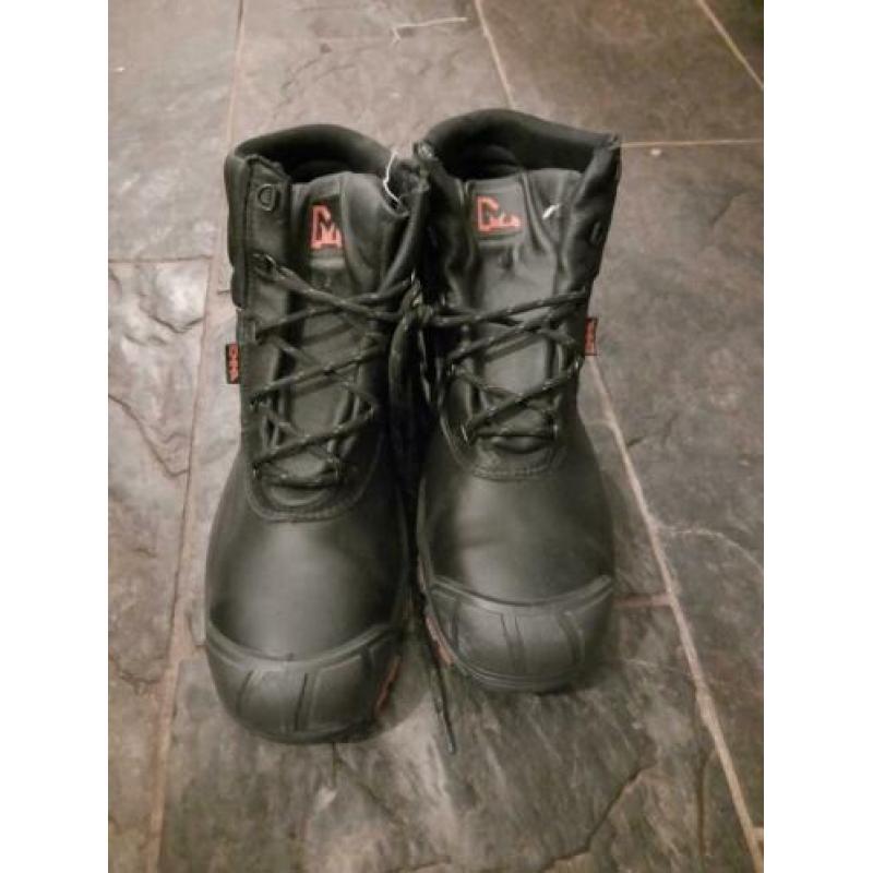 Nieuwe werkschoenen . 25 euro