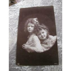 Antieke kaart uit 1910 met reclame - 2 meisjes in witte jurk