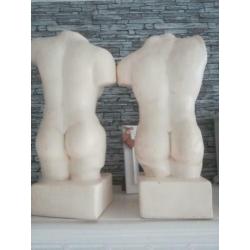 2 borstbeelden Man en vrouw Van gips 50 cm hoog