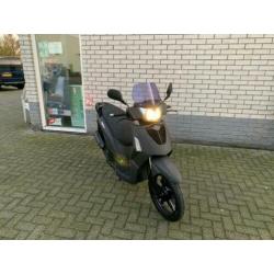 Aktie! mooie kymco people s 45km brom mat black 4t 2012 5000