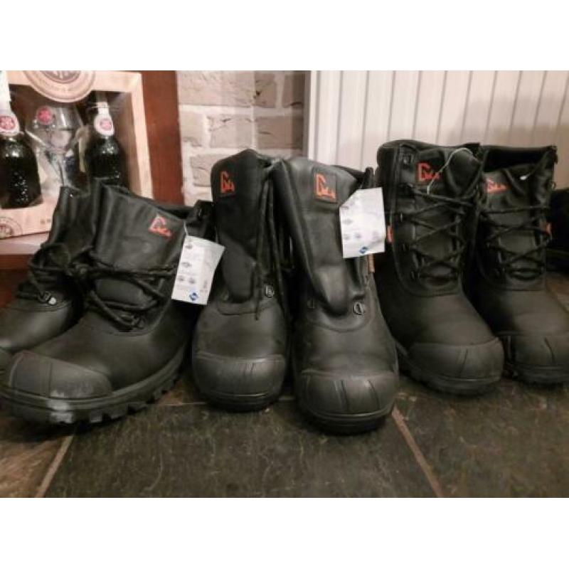 Nieuwe werkschoenen . 25 euro