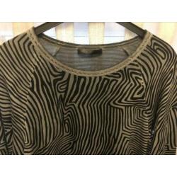 Margittes mooi nieuw grijs zwart shirt met print maat 40