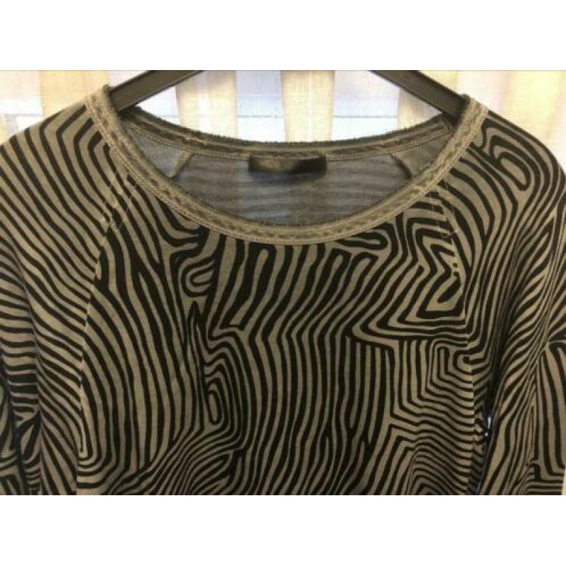 Margittes mooi nieuw grijs zwart shirt met print maat 40