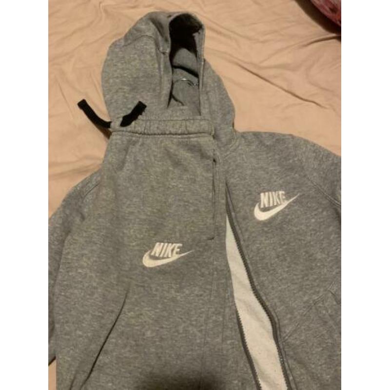 Jongens Nike trainingspak maar 146