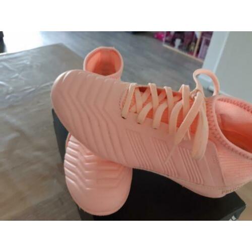 Adidas Predator maat 33 voetbalschoenen roze ZGAN!!