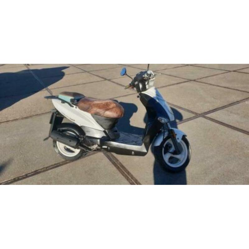 kymco agility 50 4takt snor scooter blauwe plaat.