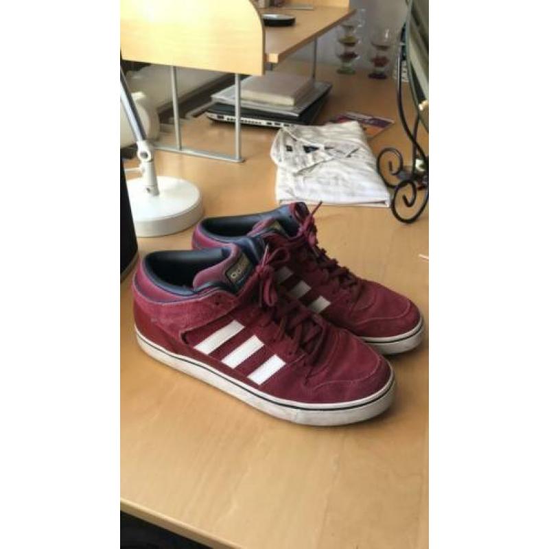Adidas rood suède. Maat 42