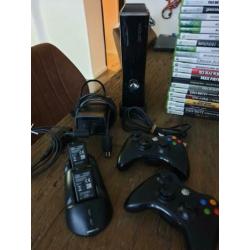 Xbox 360 + 2 controllers + oplader + headsets + 32 games
