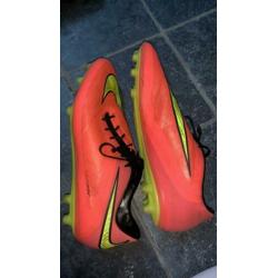 Nike voetbalschoenen roze/geel maat 43