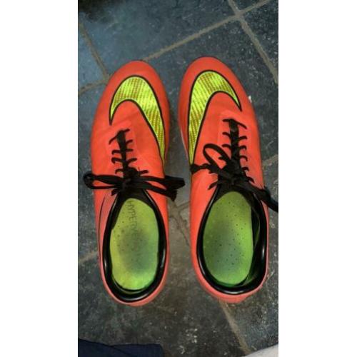 Nike voetbalschoenen roze/geel maat 43