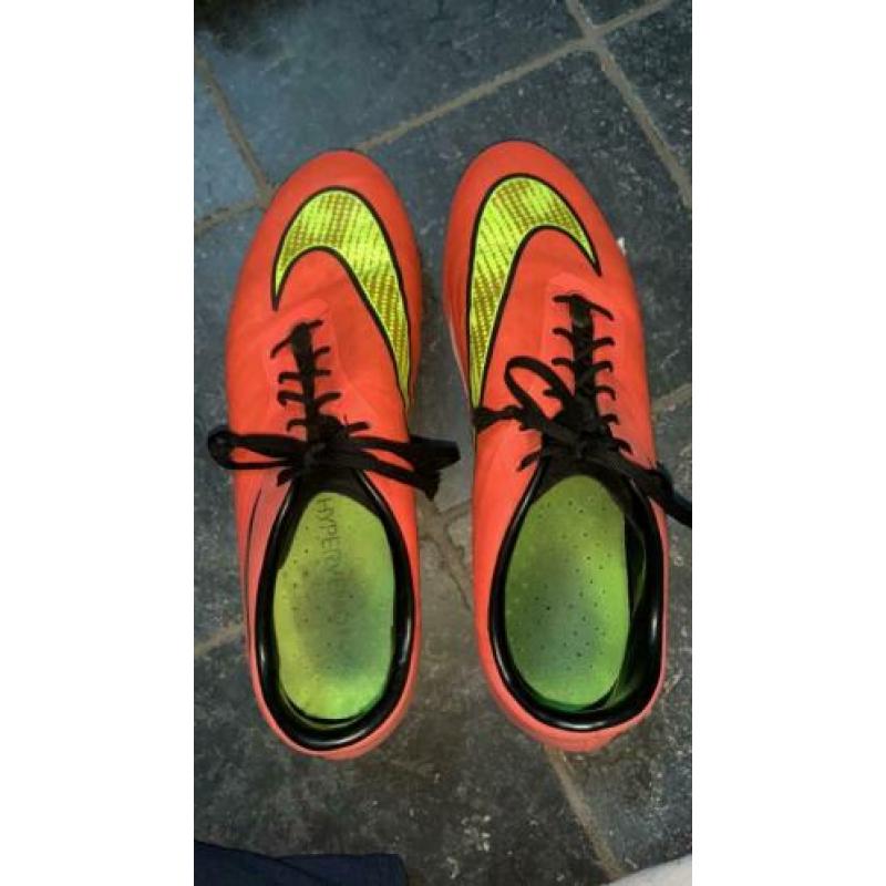 Nike voetbalschoenen roze/geel maat 43