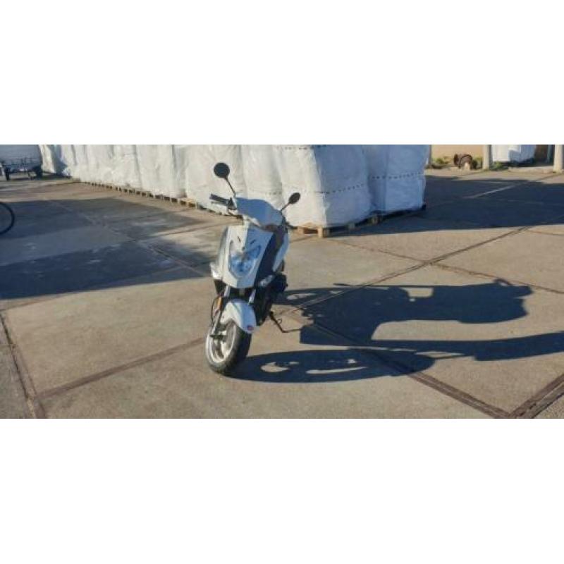 kymco agility 50 4takt snor scooter blauwe plaat.