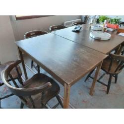 Partij 20 houten stoelen en 6 houten tafels GOEDE STAAT