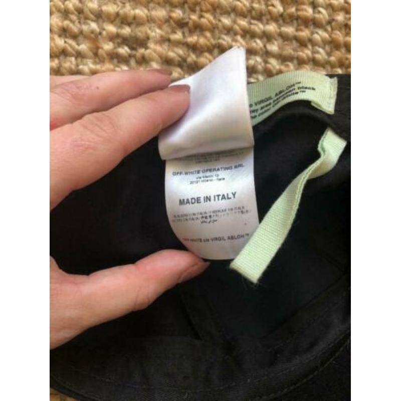Off white pet 4 panel cap origineel!