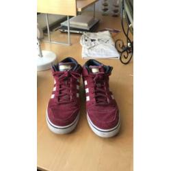 Adidas rood suède. Maat 42
