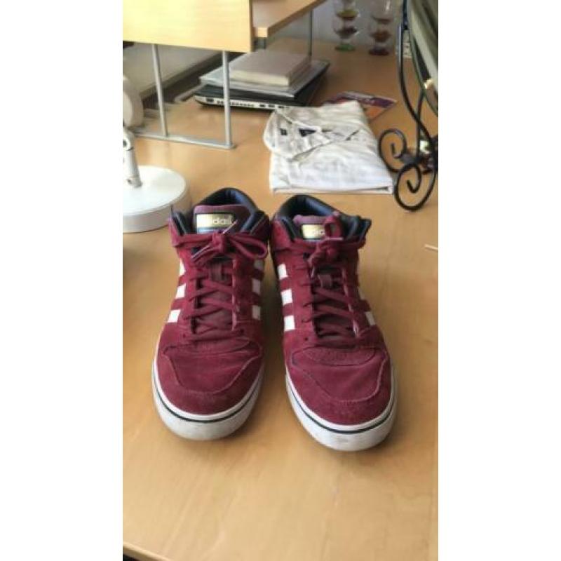 Adidas rood suède. Maat 42