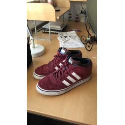 Adidas rood suède. Maat 42