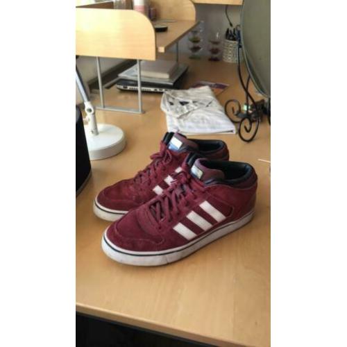 Adidas rood suède. Maat 42