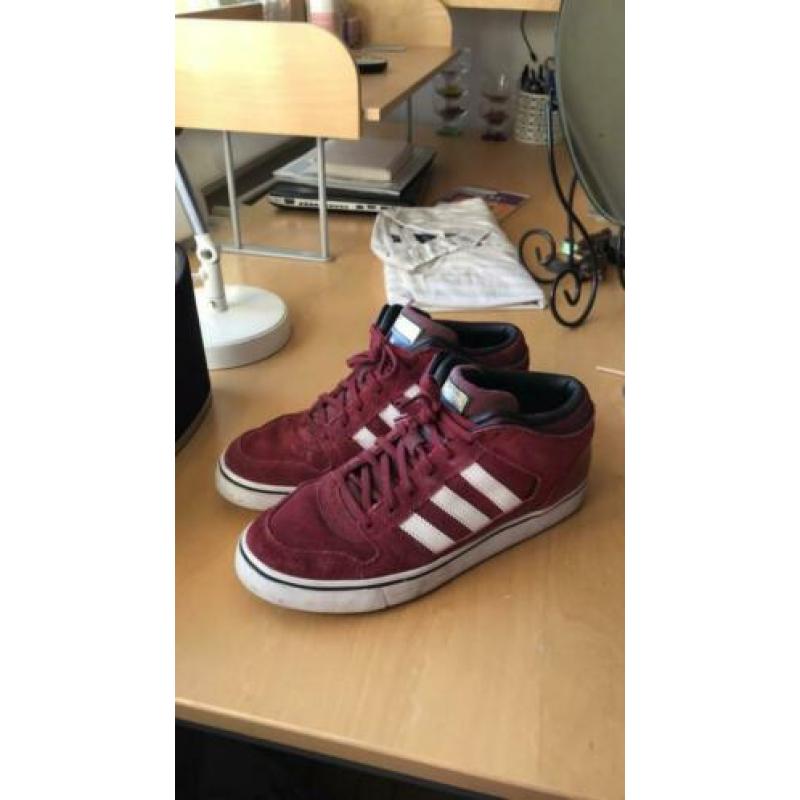 Adidas rood suède. Maat 42