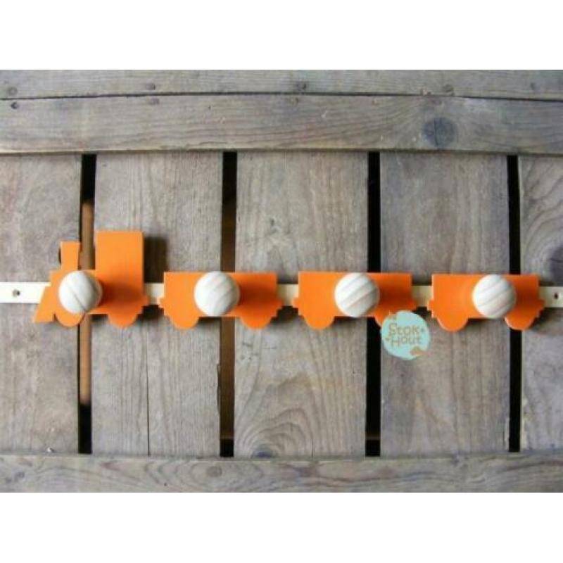 Leuke kinderkapstok Diverse letters en figuren | Stokhout 57