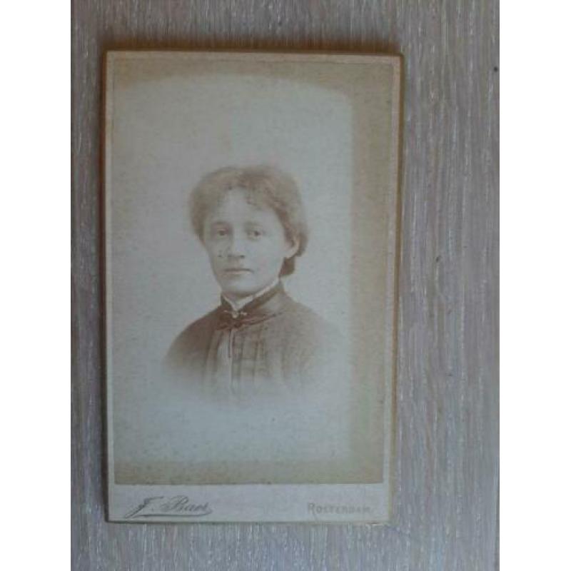 2x antieke foto CDV vrouwen, F. Baer, Rotterdam, 1895?