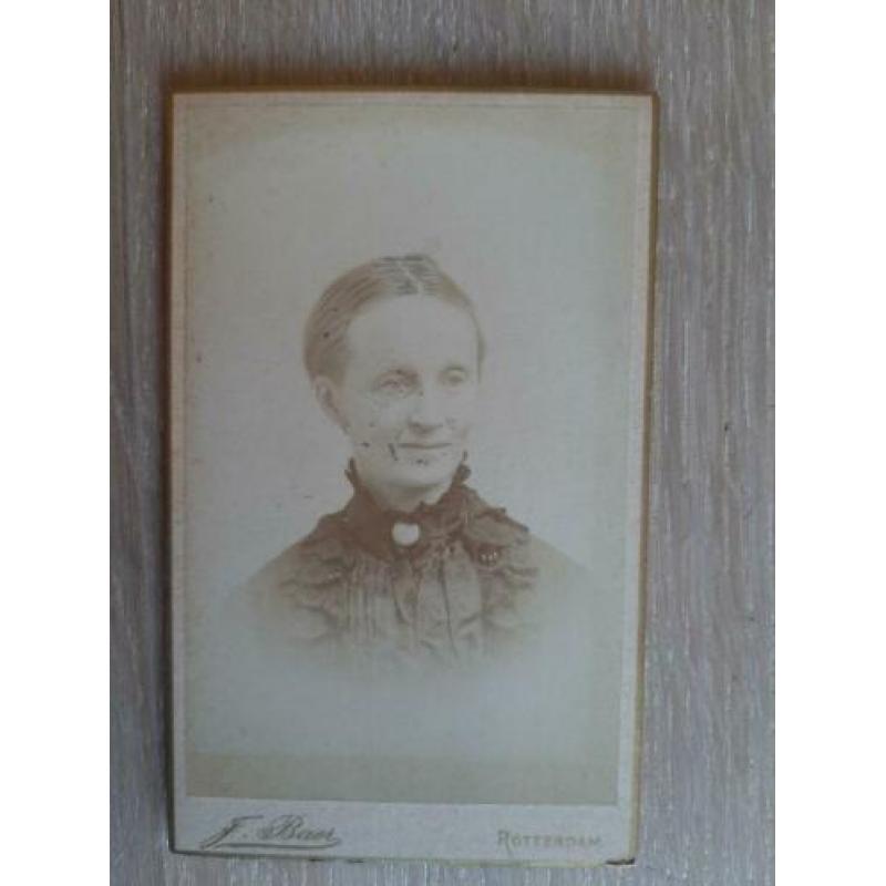 2x antieke foto CDV vrouwen, F. Baer, Rotterdam, 1895?