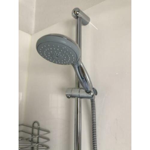 Grohe thermostaatkraan inclusief douchekop en ophangstang.