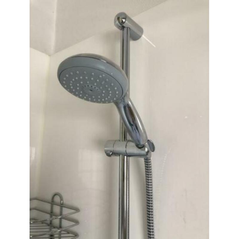 Grohe thermostaatkraan inclusief douchekop en ophangstang.