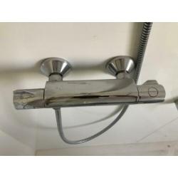 Grohe thermostaatkraan inclusief douchekop en ophangstang.