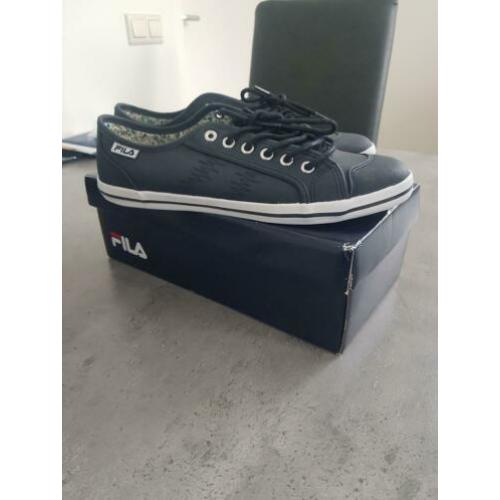 Donkerblauwe fila sneakers NIEUW in doos maat 40