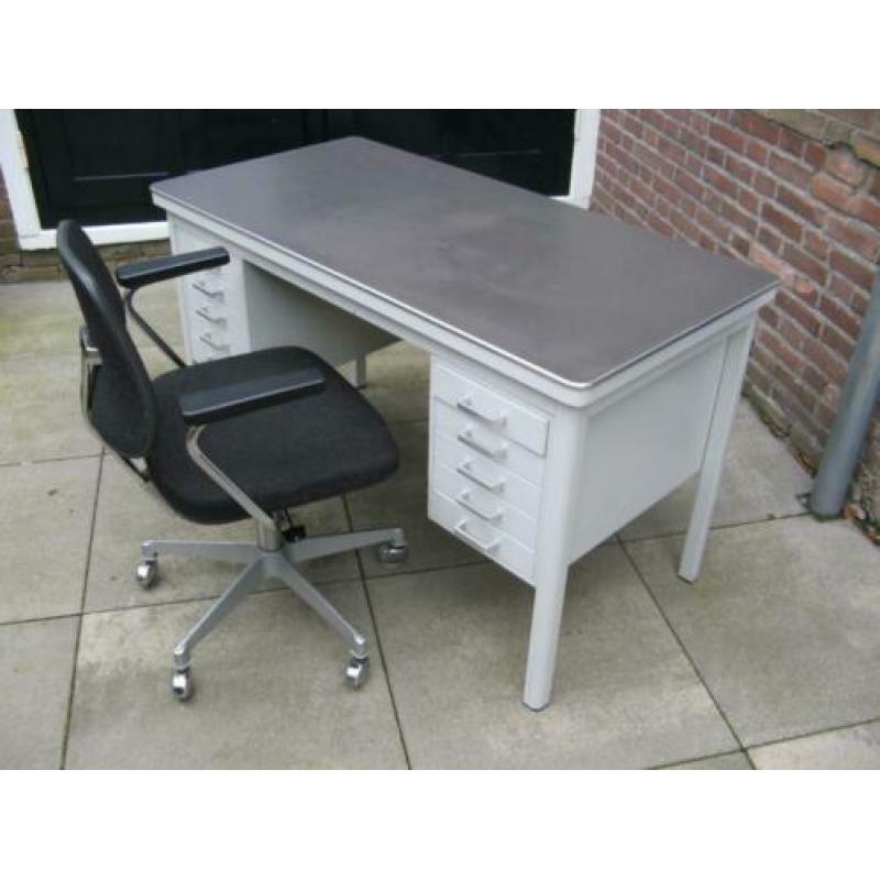 Industrieel Bureau in de stijl van Gispen - Vintage jaren 70