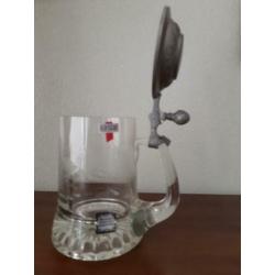 kristallen bierpul met tinnen deksel