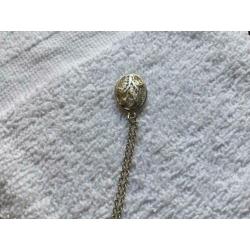 Zilver collier met hanger.