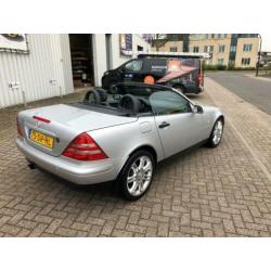 Mercedes-Benz AUTOMAAT KM 181000 2500E