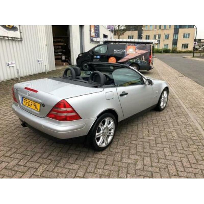 Mercedes-Benz AUTOMAAT KM 181000 2500E