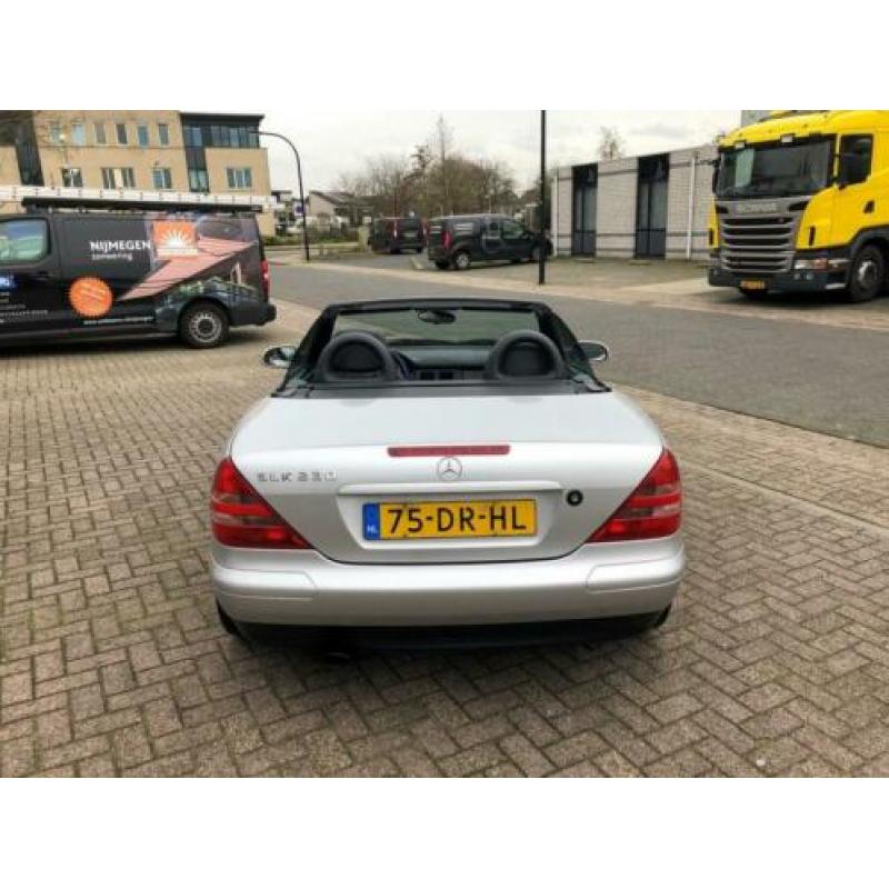 Mercedes-Benz AUTOMAAT KM 181000 2500E