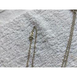 Zilver collier met hanger.