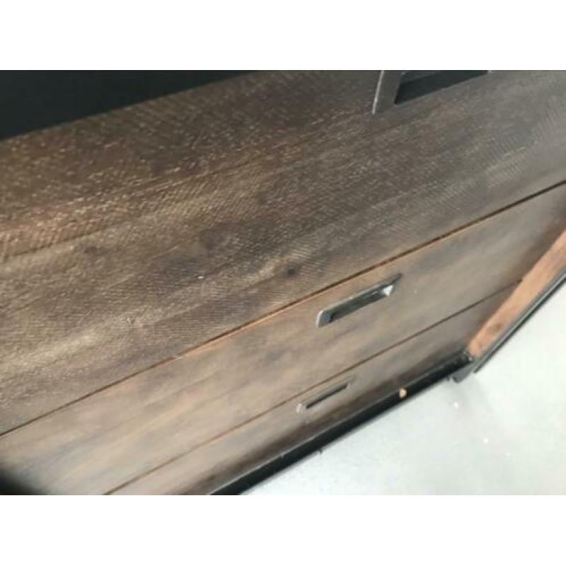 Dressoir mango hout met stalen loft deuren hoge korting