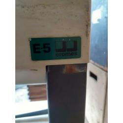 Vintage Eromes schoolburo lessenaar 70x70x50 van €45 nu €35