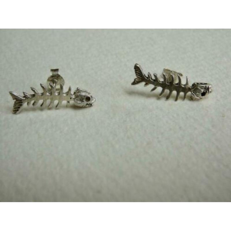 Zilveren model Visgraat oorbellen met kop/staart 925 zilver