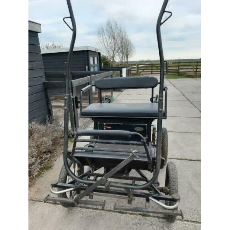Ponywagen GJ van Boven incl enkelspantuig en 2 zwepen.
