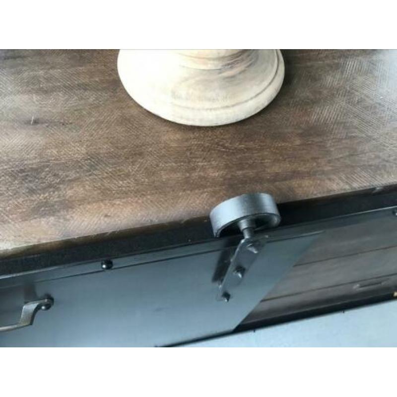 Dressoir mango hout met stalen loft deuren hoge korting