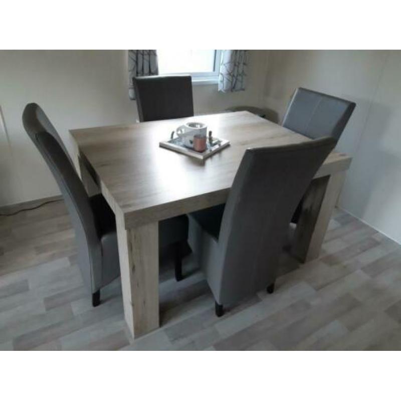 Eethoek met stoelen