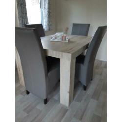 Eethoek met stoelen